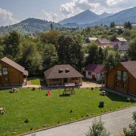 Casutele Din Moisei Hotell Exteriör bild