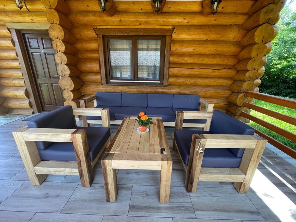 Casutele Din Moisei Hotell Exteriör bild