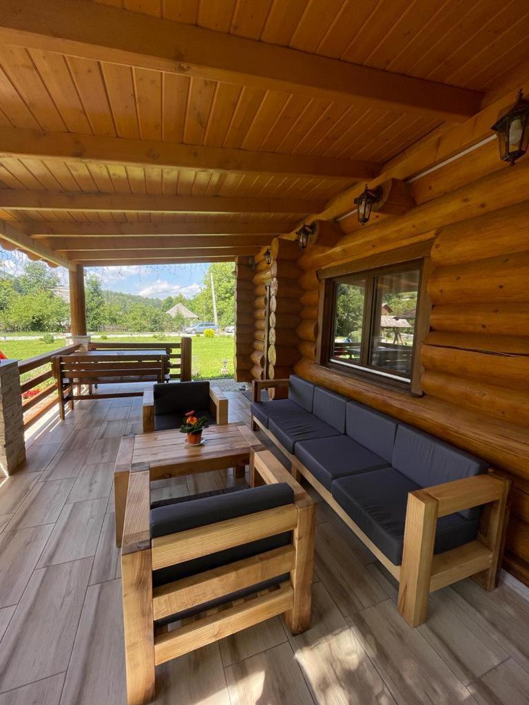 Casutele Din Moisei Hotell Exteriör bild