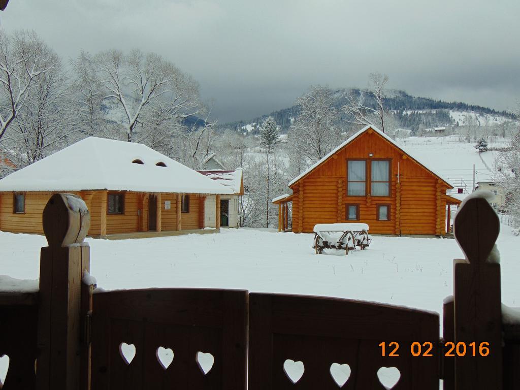 Casutele Din Moisei Hotell Exteriör bild