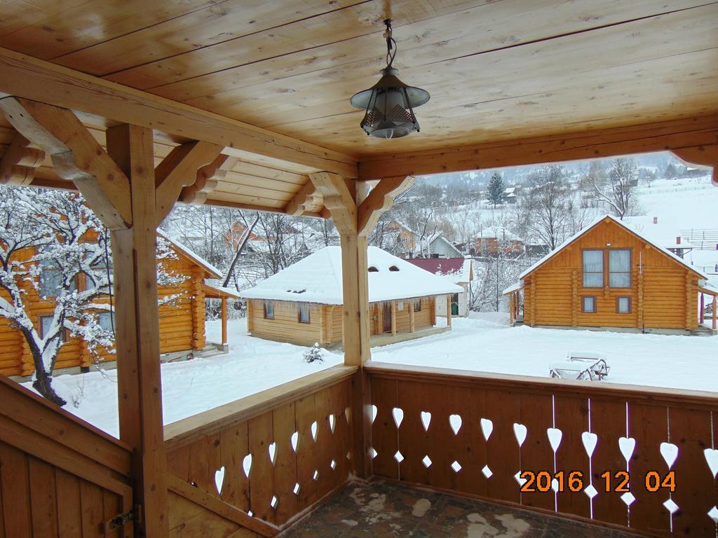 Casutele Din Moisei Hotell Exteriör bild
