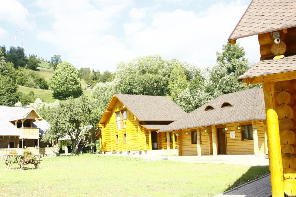 Casutele Din Moisei Hotell Exteriör bild