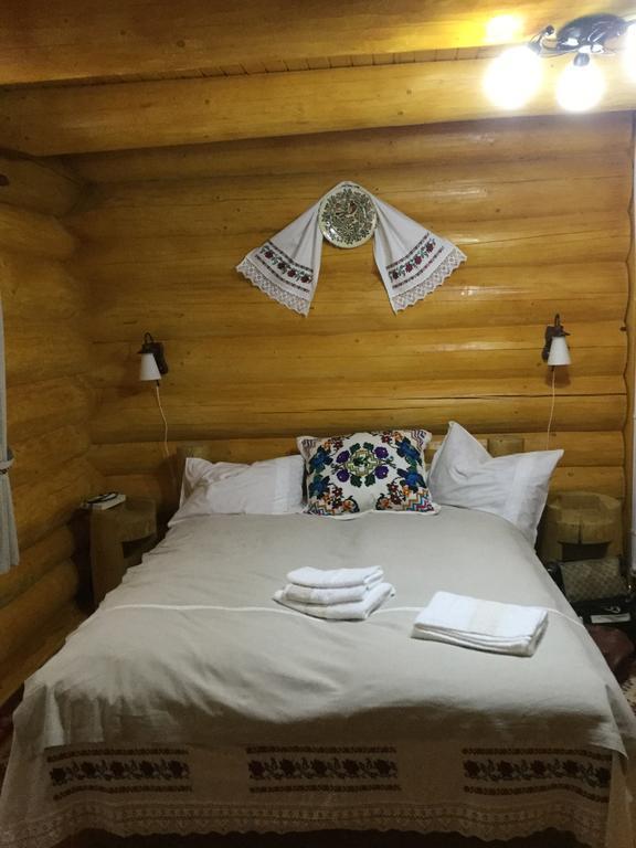 Casutele Din Moisei Hotell Exteriör bild