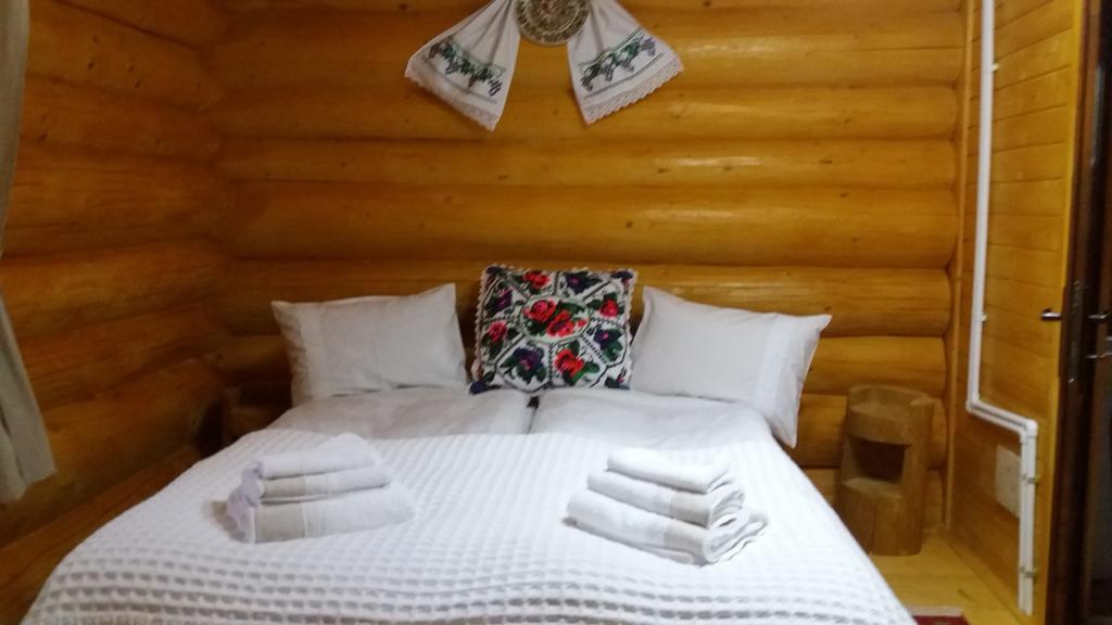 Casutele Din Moisei Hotell Exteriör bild