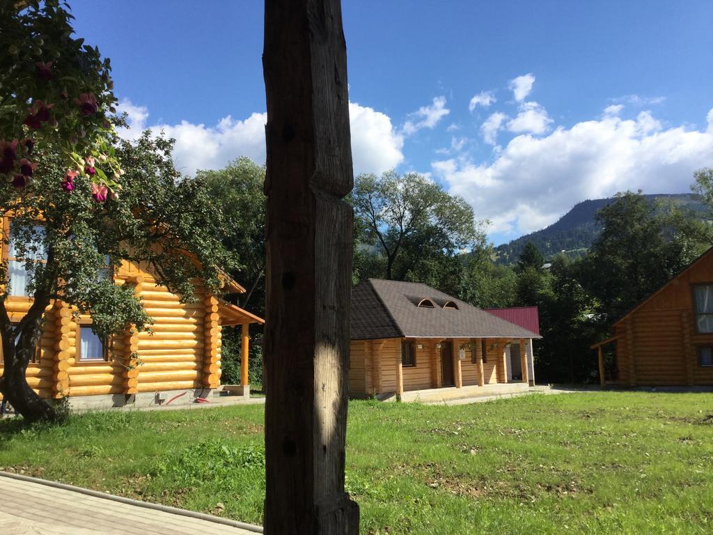 Casutele Din Moisei Hotell Exteriör bild