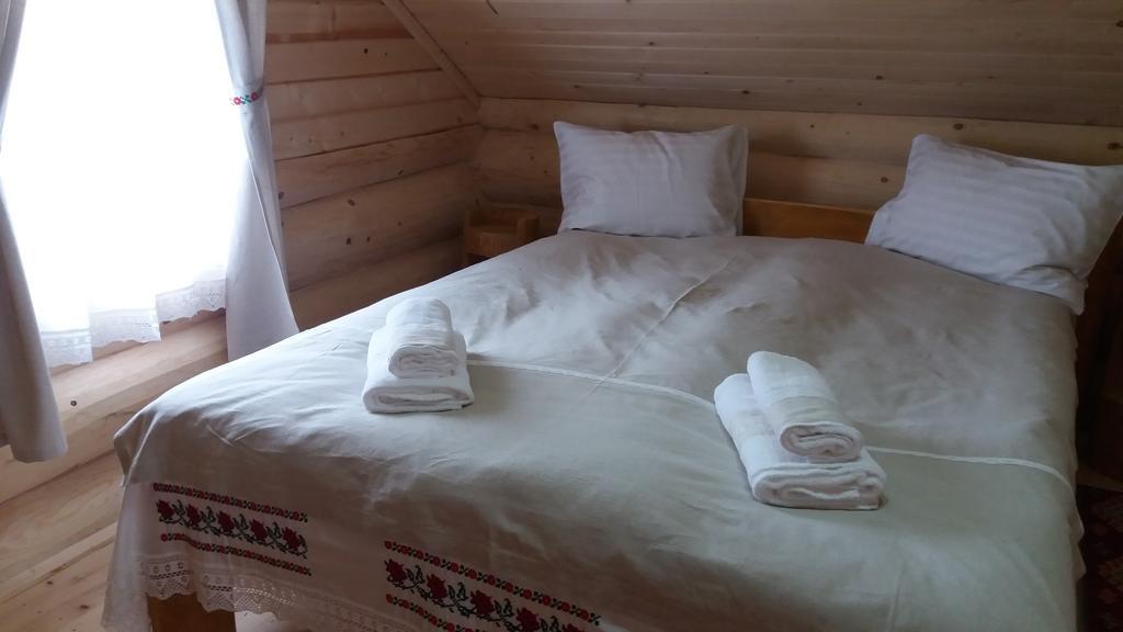 Casutele Din Moisei Hotell Exteriör bild