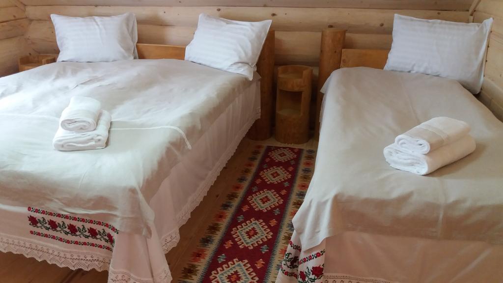Casutele Din Moisei Hotell Exteriör bild