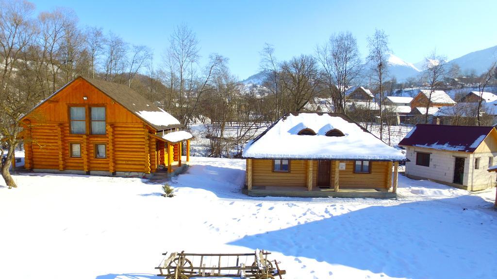 Casutele Din Moisei Hotell Exteriör bild
