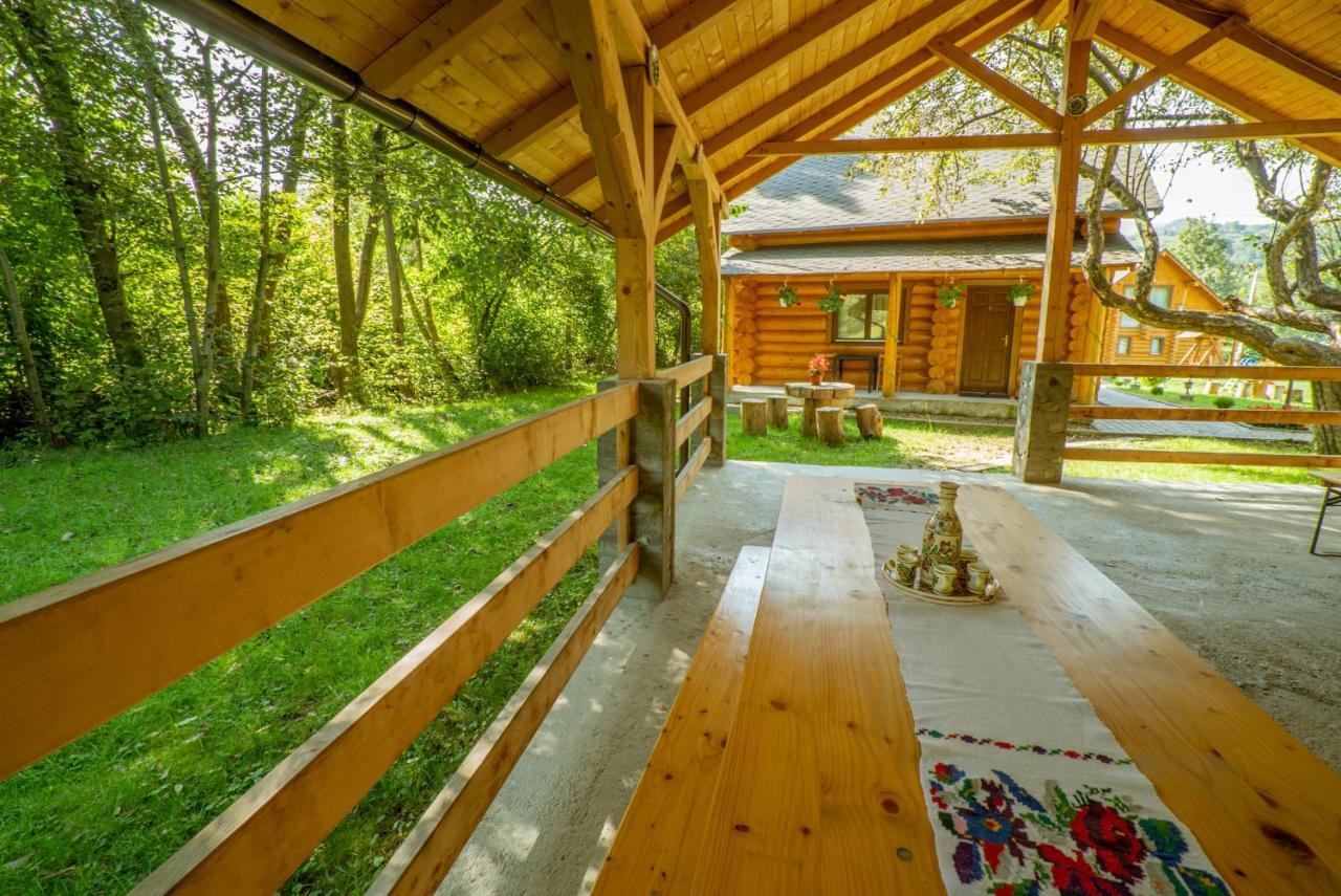 Casutele Din Moisei Hotell Exteriör bild