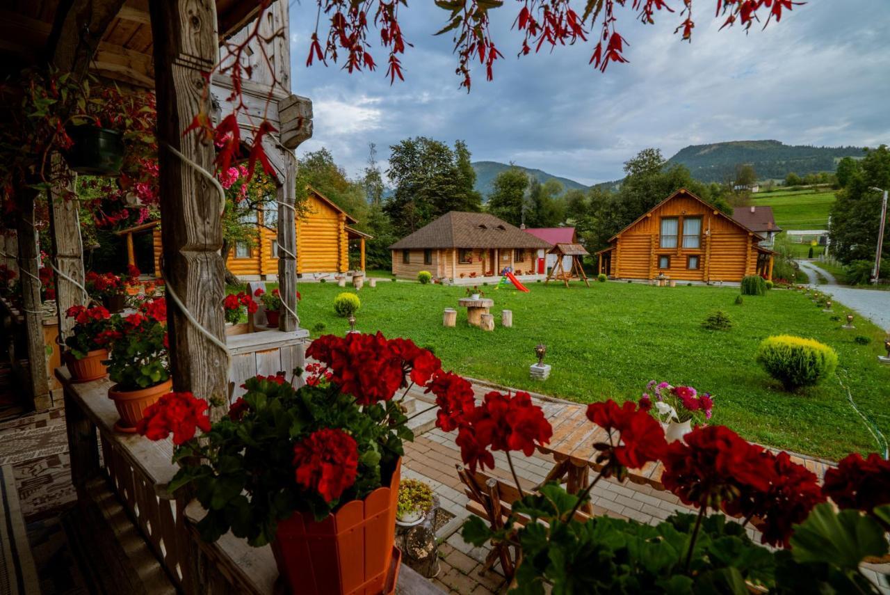 Casutele Din Moisei Hotell Exteriör bild