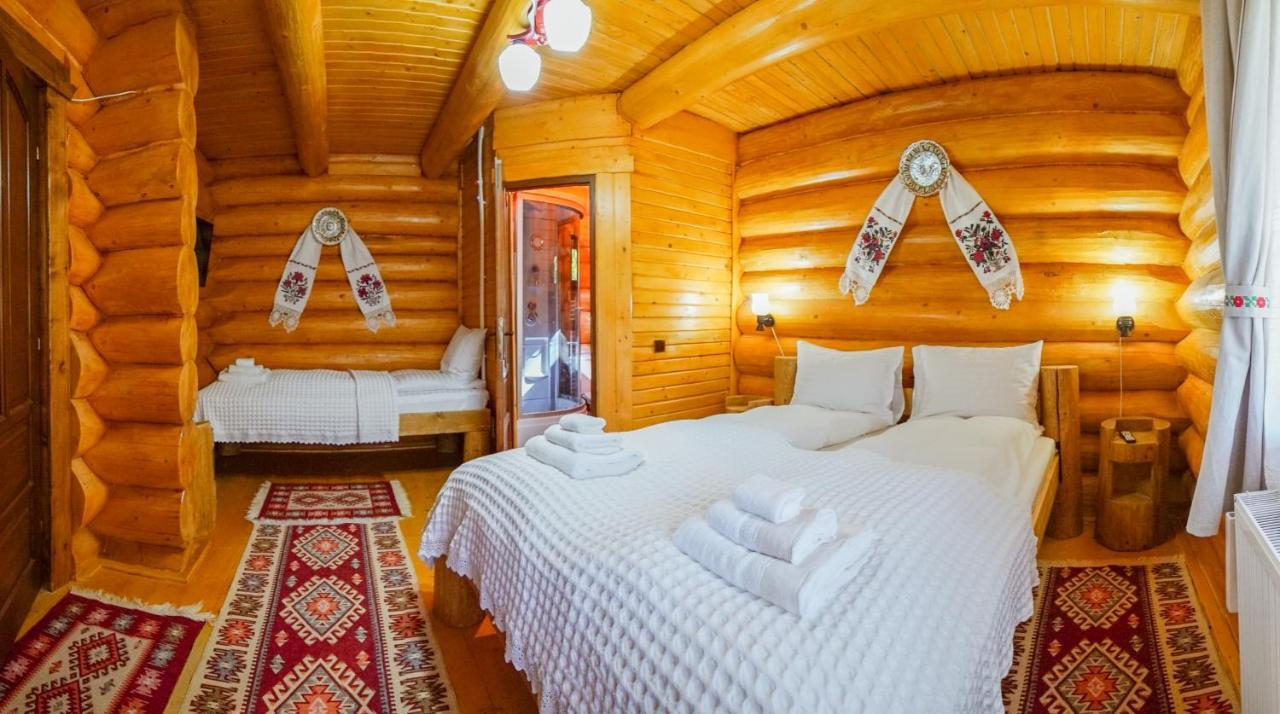 Casutele Din Moisei Hotell Exteriör bild