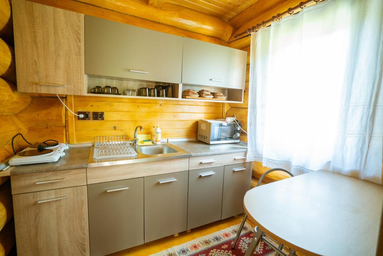 Casutele Din Moisei Hotell Exteriör bild